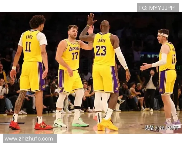 湖人队与快船队激烈对抗引发场内冲突球迷热议比赛暴力事件